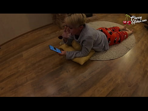 ❤️ Šialená blondínka fajčí obrovský penis a skáče na ňom - análny sex ❤ Porno vk na porno sk.fuckmymac.ru ❌️❤